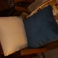 Cuscino scamosciato blu/bianco